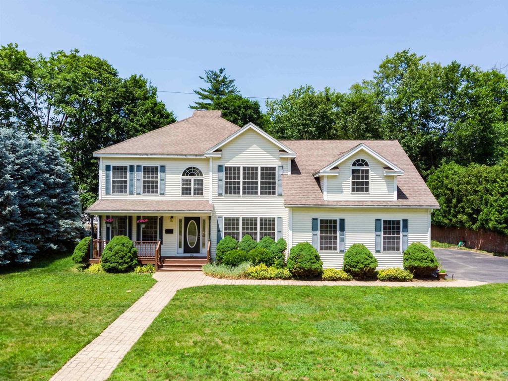 106 Walnut Hill Avenue, Manchester, NH 03104