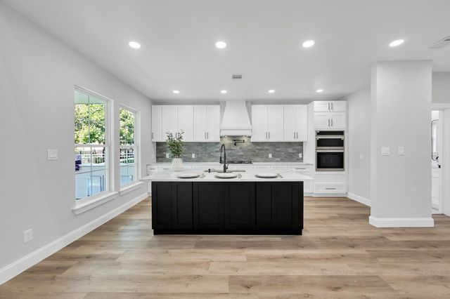 49 Winterhaven Lane, Montgomery, TX 77356