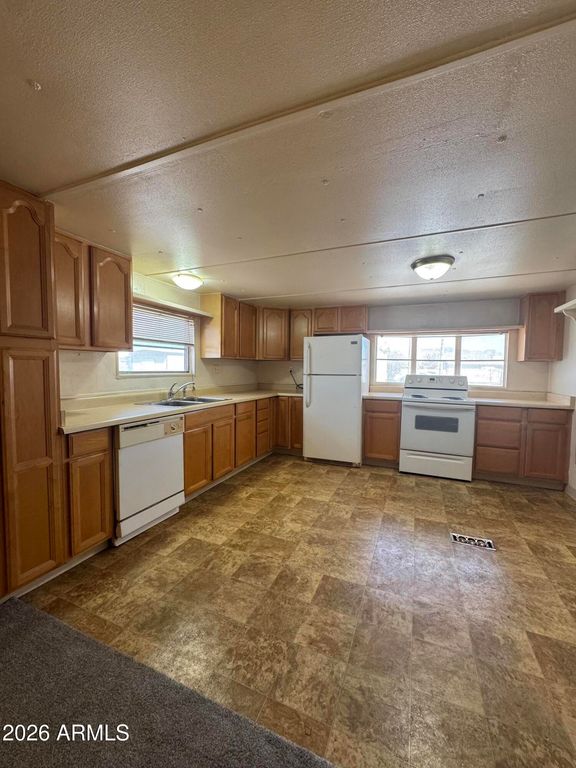 686 N Ocotillo Drive 3, Apache Junction, AZ 85120 — photo 3