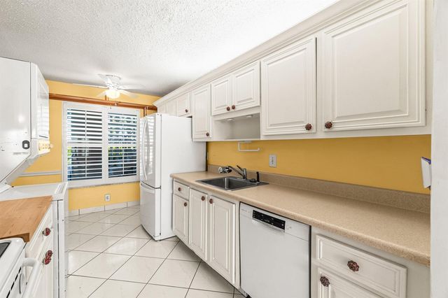 1020 Silk Oak Terrace 102, Delray Beach, FL 33445