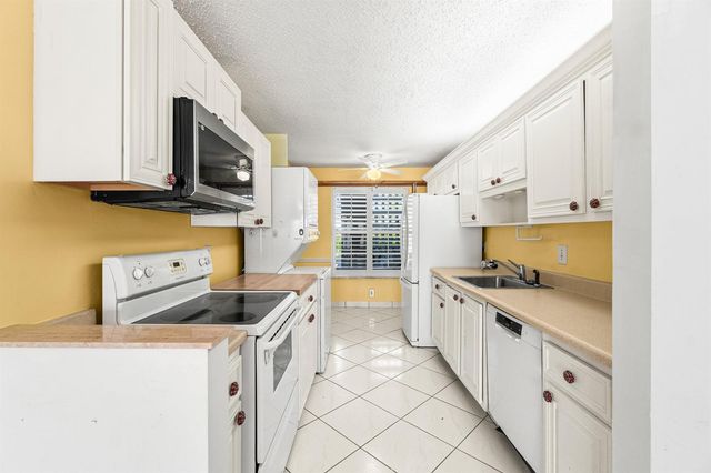 1020 Silk Oak Terrace 102, Delray Beach, FL 33445