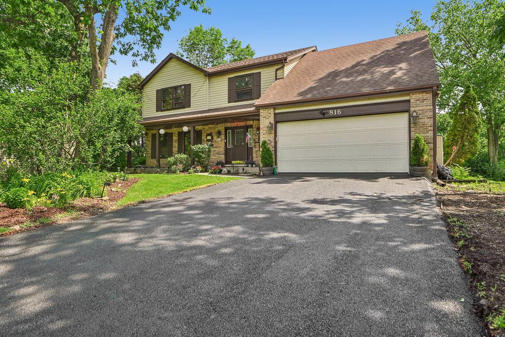 816 Bonnie Brae Lane, Bolingbrook, IL 60440