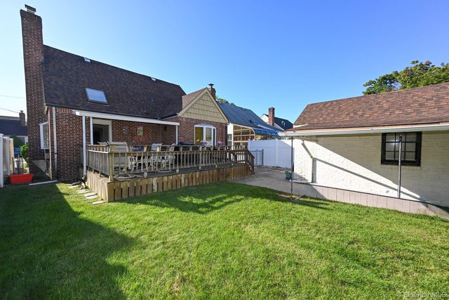 233 Cleveland Street, Franklin Square, NY 11010