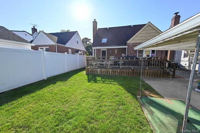 233 Cleveland Street, Franklin Square, NY 11010