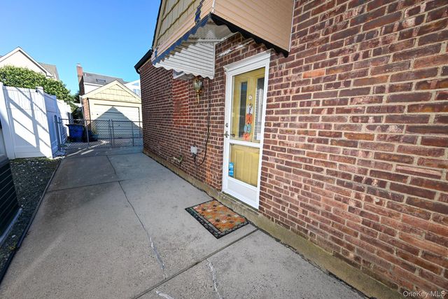 233 Cleveland Street, Franklin Square, NY 11010