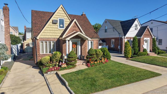 233 Cleveland Street, Franklin Square, NY 11010