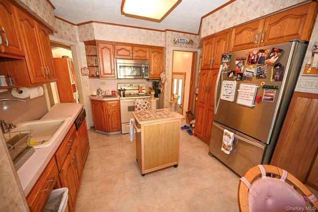 233 Cleveland Street, Franklin Square, NY 11010