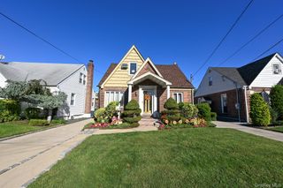 233 Cleveland Street, Franklin Square, NY 11010