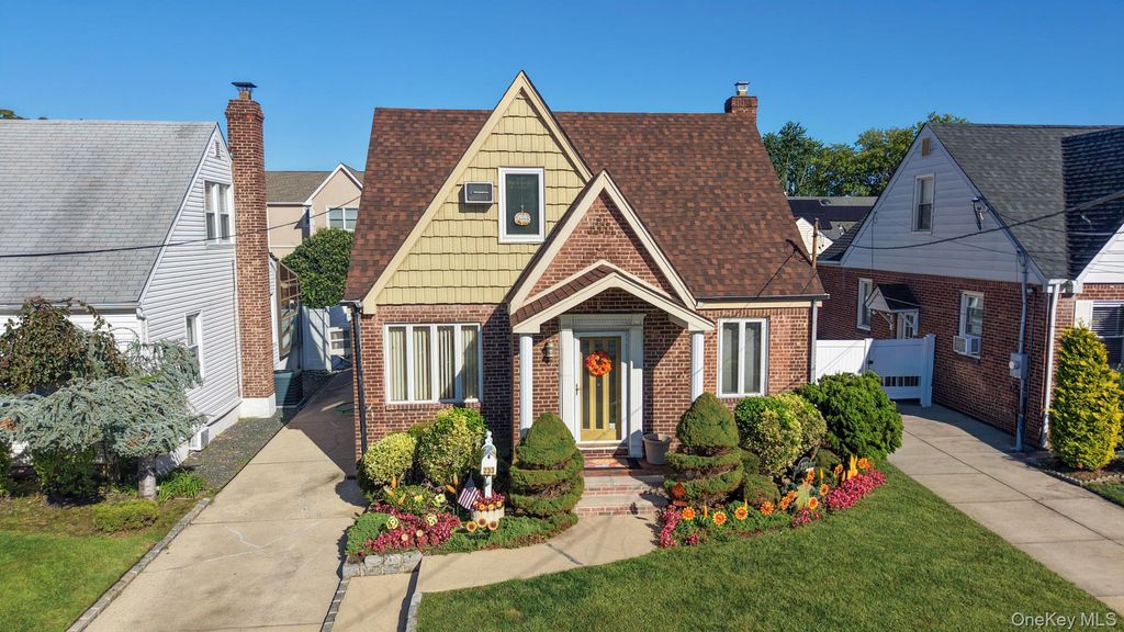 233 Cleveland Street, Franklin Square, NY 11010 — photo 2