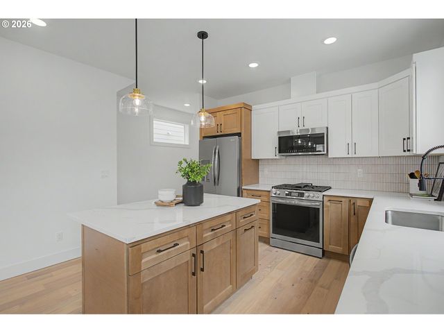4765 EXETER St, West Linn, OR 97068