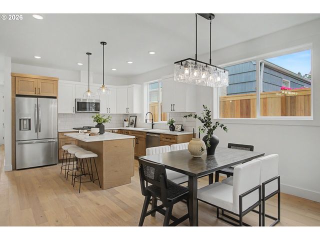 4765 EXETER St, West Linn, OR 97068