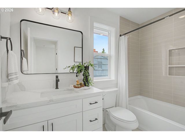 4765 EXETER St, West Linn, OR 97068