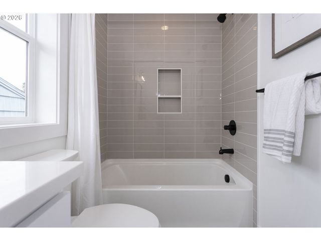 4765 EXETER St, West Linn, OR 97068
