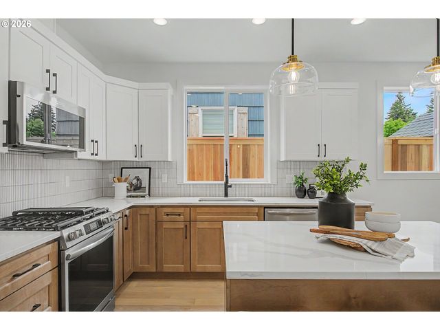 4765 EXETER St, West Linn, OR 97068