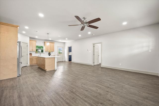 108 S Manson Street, Wolfe City, TX 75496
