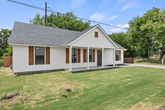 108 S Manson Street, Wolfe City, TX 75496
