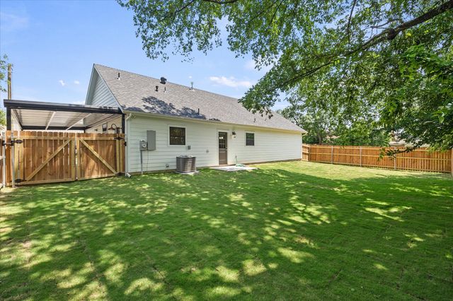 108 S Manson Street, Wolfe City, TX 75496