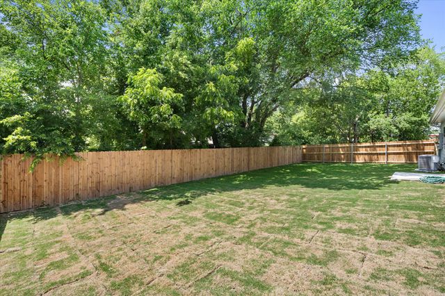 108 S Manson Street, Wolfe City, TX 75496