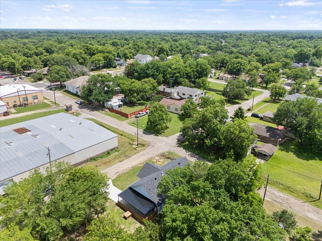 108 S Manson Street, Wolfe City, TX 75496