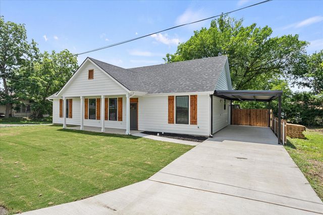 108 S Manson Street, Wolfe City, TX 75496