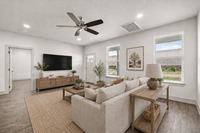 108 S Manson Street, Wolfe City, TX 75496