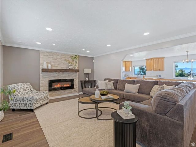 9135 S MORNINGVIEW DR, Sandy, UT 84094