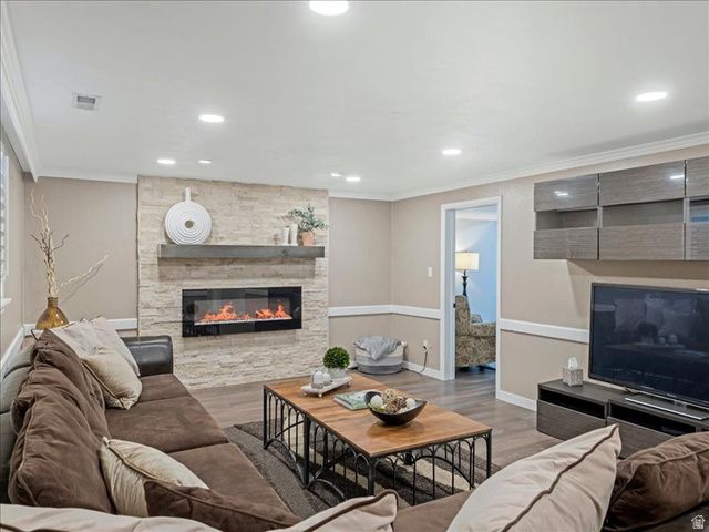 9135 S MORNINGVIEW DR, Sandy, UT 84094