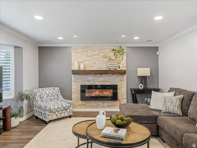 9135 S MORNINGVIEW DR, Sandy, UT 84094