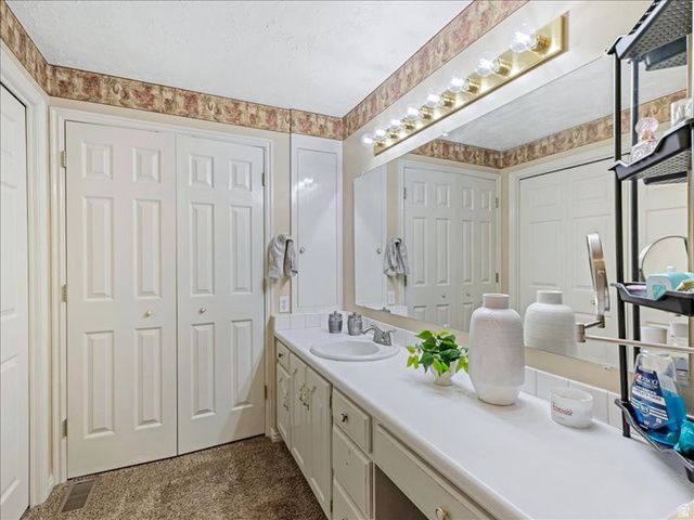 9135 S MORNINGVIEW DR, Sandy, UT 84094