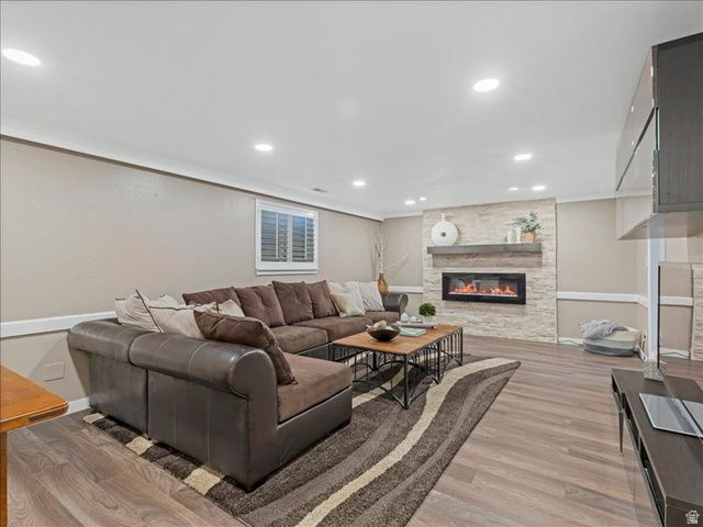 9135 S MORNINGVIEW DR, Sandy, UT 84094