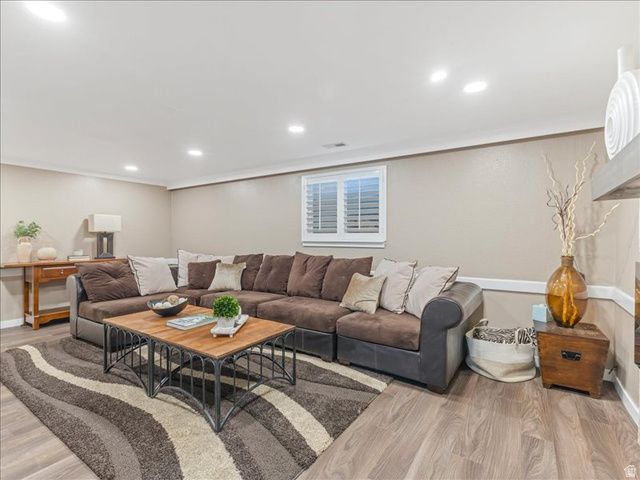 9135 S MORNINGVIEW DR, Sandy, UT 84094