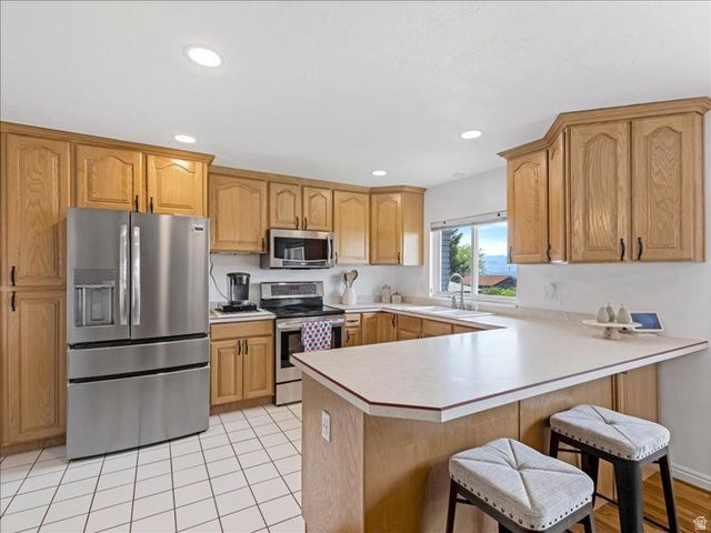 9135 S MORNINGVIEW DR, Sandy, UT 84094