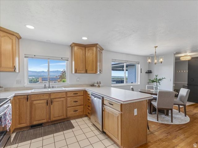 9135 S MORNINGVIEW DR, Sandy, UT 84094