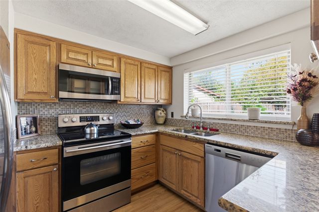 900 Meadowlark Drive, Mansfield, TX 76063