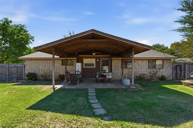 900 Meadowlark Drive, Mansfield, TX 76063