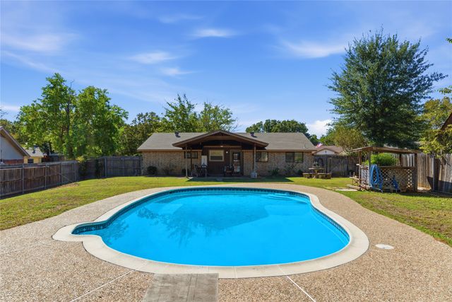 900 Meadowlark Drive, Mansfield, TX 76063