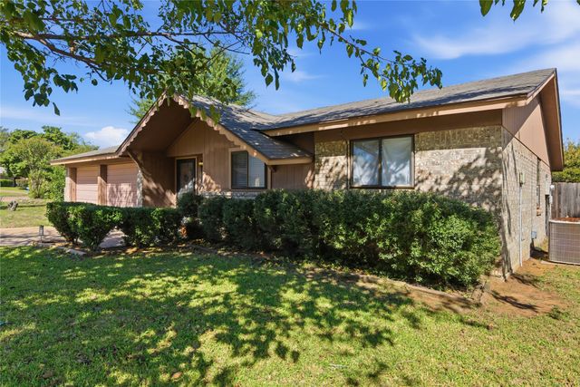 900 Meadowlark Drive, Mansfield, TX 76063