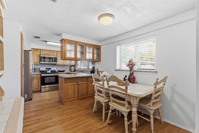 900 Meadowlark Drive, Mansfield, TX 76063