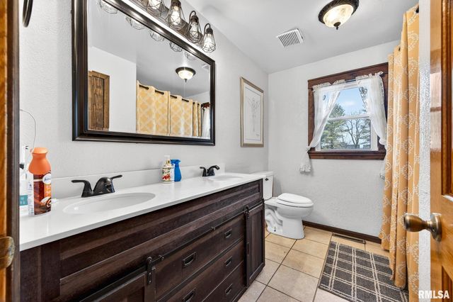 200 FALCON Drive, Green Valley, IL 61534