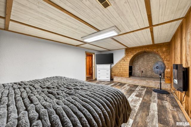 200 FALCON Drive, Green Valley, IL 61534