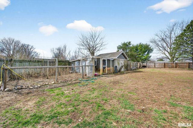 200 FALCON Drive, Green Valley, IL 61534