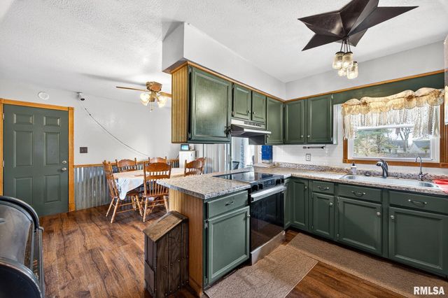 200 FALCON Drive, Green Valley, IL 61534