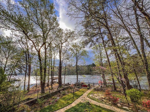 15 S Pego Way, Hot Springs Village, AR 71909