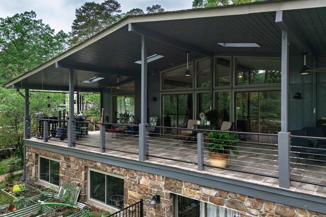 15 S Pego Way, Hot Springs Village, AR 71909
