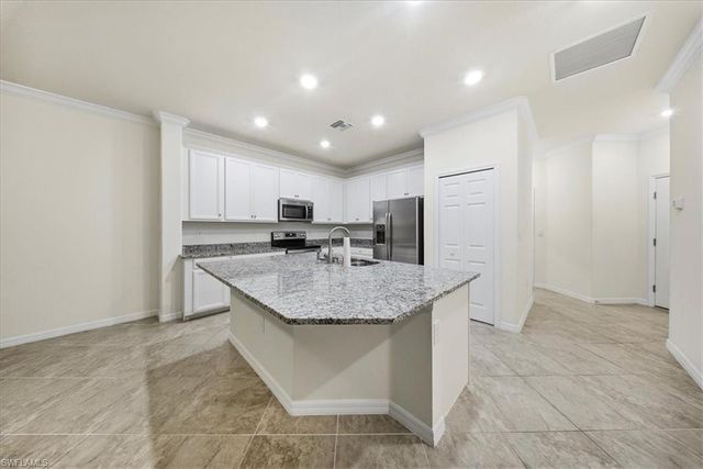 9180 Glenforest DR, Naples, FL 34120