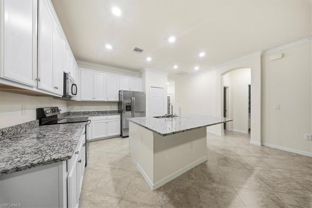 9180 Glenforest DR, Naples, FL 34120