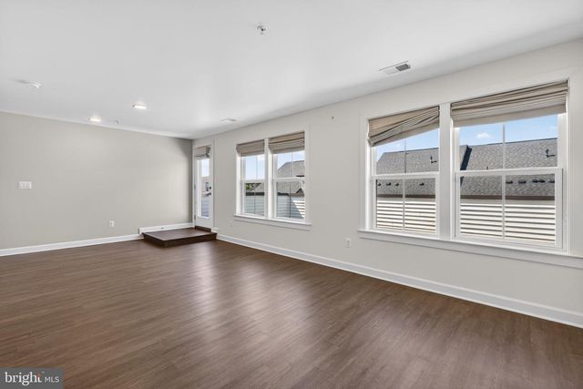 43388 WHITEHEAD TER, Ashburn, VA 20148