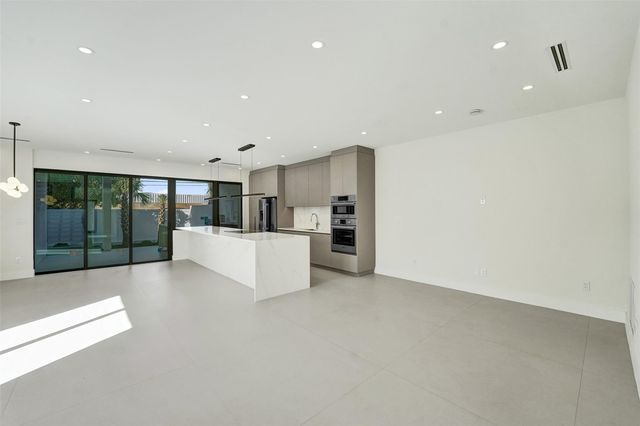 1525 NE 15th Ave, Fort Lauderdale, FL 33304