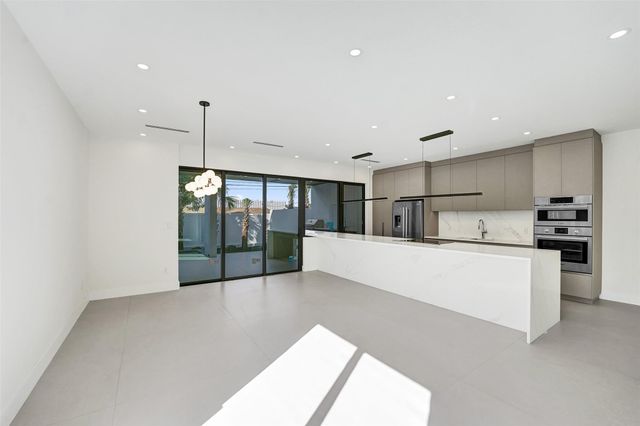 1525 NE 15th Ave, Fort Lauderdale, FL 33304