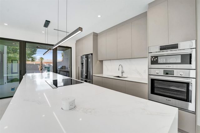 1525 NE 15th Ave, Fort Lauderdale, FL 33304